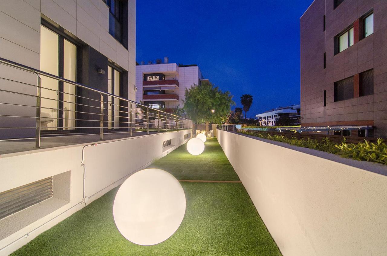 Sitges Spaces Garden Paradise 3 Bedroom, 3 Bathroom, Huge Private Garden-Terrace, Pool- Sleeps Up To 8 Luaran gambar